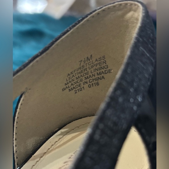 Anne Klein iFlex kitten heels 7.5 denim embellishment. Professional, Preppy - Picture 4 of 5